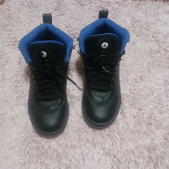 Jordán Jumpman # 907973-006 Size 7 Y Color" Black and Blue Used Good Condition - Picture 5 of 11